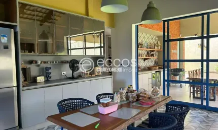 Casa à venda, 4 quartos, 4 suítes, 3 vagas, Jardim Karaíba - Uberlândia/MG