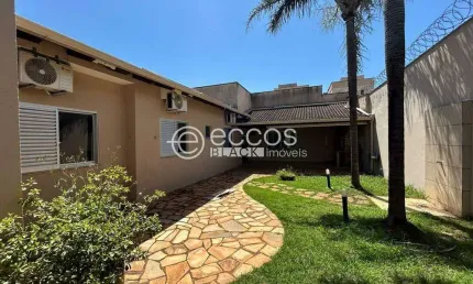 Casa à venda, 3 quartos, 1 suíte, 2 vagas, Santa Mônica - Uberlândia/MG