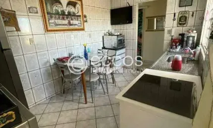 Casa para aluguel, 3 quartos, 1 suíte, 2 vagas, Nossa Senhora das Graças - Uberlândia/MG