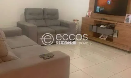 Casa à venda, 3 quartos, 1 suíte, 4 vagas, Jardim Elza Amuí IV - UBERABA/MG