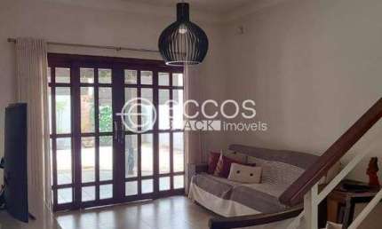 Casa à venda, 3 quartos, 1 suíte, 2 vagas, Industrial - ARAGUARI/MG