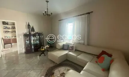 Casa à venda, 4 quartos, 2 suítes, 2 vagas, Bom Jesus - Uberlândia/MG