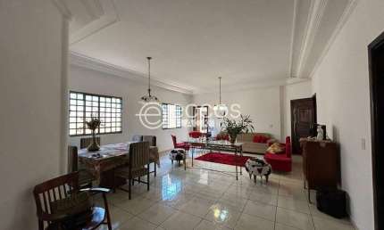Casa à venda, 4 quartos, 4 suítes, 4 vagas, Jardim Karaíba - Uberlândia/MG