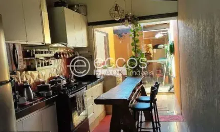 Casa em condomínio à venda, 3 quartos, 1 suíte, 2 vagas, Vila Arquelau - UBERABA/MG
