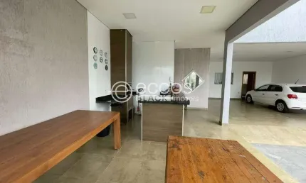 Casa à venda, 3 quartos, 1 suíte, 5 vagas, Custódio Pereira - Uberlândia/MG