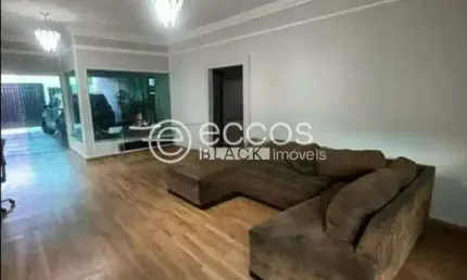 Casa à venda, 3 quartos, 3 suítes, 4 vagas, Jardim do Lago - UBERABA/MG