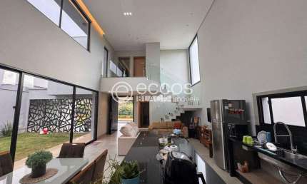 Casa em condomínio para aluguel, 3 quartos, 3 suítes, 4 vagas, Granja Marileusa - Uberlândia/MG