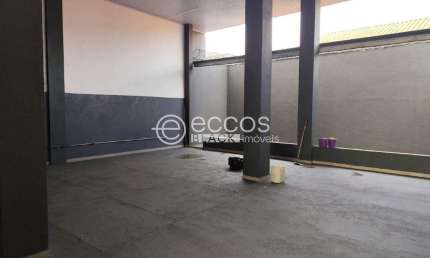 Barracão / Galpão / Depósito para alugar na Avenida Tonico Rezende, --, Jardim Europa, Uberlândia
