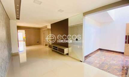 Casa para aluguel, 3 quartos, 3 suítes, 3 vagas, Tabajaras - Uberlândia/MG