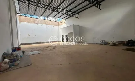 Barracão à venda, 1 quarto, 3 vagas, Alto Umuarama - Uberlândia/MG