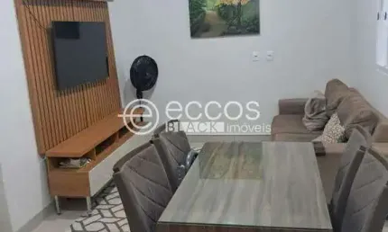 Casa à venda, 3 quartos, 1 suíte, 2 vagas, Novo Mundo - Uberlândia/MG