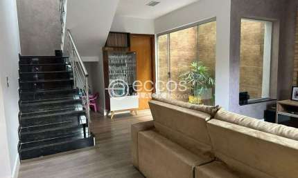Casa à venda, 3 quartos, 1 suíte, 2 vagas, Granada - Uberlândia/MG