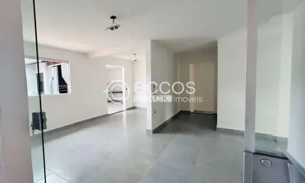 Casa à venda, 3 quartos, 1 suíte, 2 vagas, Santa Mônica - Uberlândia/MG