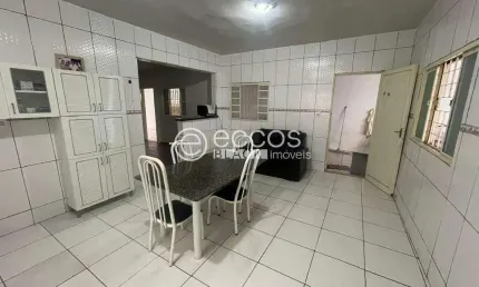 Casa à venda, 3 quartos, 4 vagas, laranjeiras - uberlândia/mg