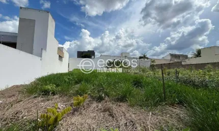 Terreno à venda na Rua Aracatu, --, Jardim Karaíba, Uberlândia