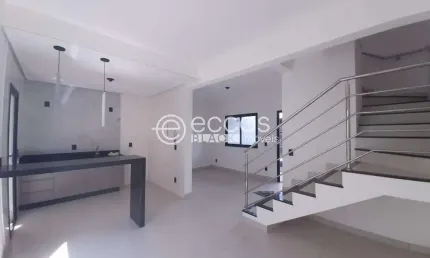 Casa para aluguel, 3 quartos, 1 suíte, 2 vagas, Aclimação - Uberlândia/MG