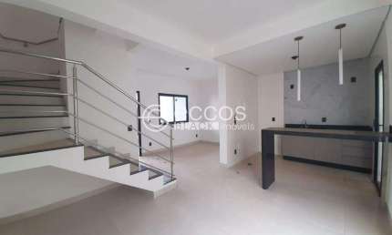 Casa para aluguel, 3 quartos, 1 suíte, 2 vagas, Aclimação - Uberlândia/MG