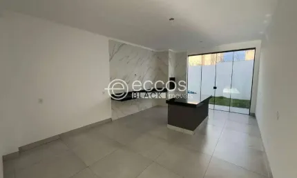 Casa à venda, 3 quartos, 1 suíte, 2 vagas, Novo Mundo - Uberlândia/MG