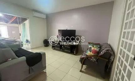 Casa à venda, 3 quartos, 1 suíte, 2 vagas, Jaraguá - Uberlândia/MG