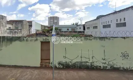 Terreno à venda na Avenida Capitão Manoel Prata, --, São Benedito, Uberaba