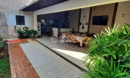 Casa para aluguel, 5 quartos, 1 vaga, CENTRO - ARAGUARI/MG