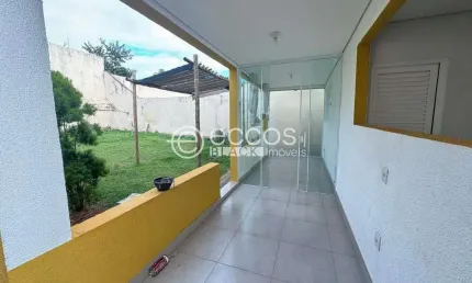 Casa à venda, 3 quartos, 1 suíte, 2 vagas, Santa Mônica - Uberlândia/MG