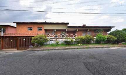 Casa à venda, 5 quartos, 3 suítes, 4 vagas, Santa Lúcia - Belo Horizonte/MG