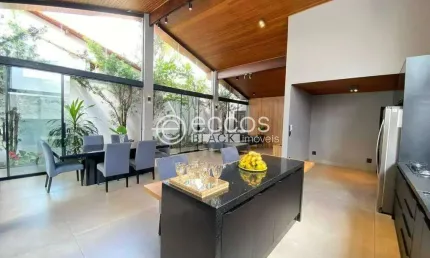 Casa para aluguel, 3 quartos, 3 suítes, 4 vagas, Jardim Karaíba - Uberlândia/MG