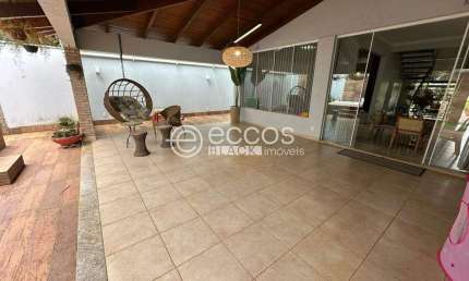 Casa em condomínio para aluguel, 4 quartos, 1 suíte, 4 vagas, Jardim Sul - Uberlândia/MG
