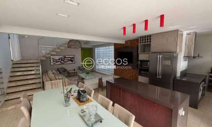 Casa para aluguel, 3 quartos, 3 suítes, 4 vagas, Bom Jesus - Uberlândia/MG
