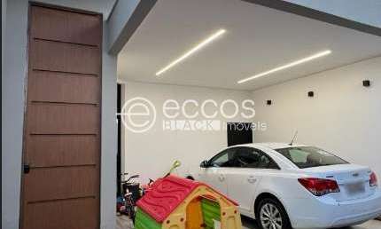 Casa para aluguel, 4 quartos, 2 suítes, 2 vagas, Novo Mundo - Uberlândia/MG