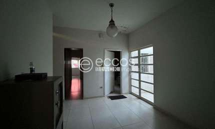 Casa à venda, 4 quartos, 2 suítes, 2 vagas, Centro - Uberlândia/MG