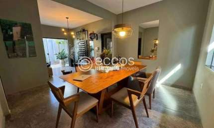 Casa à venda, 2 quartos, 1 suíte, 2 vagas, FABRÍCIO - UBERABA/MG