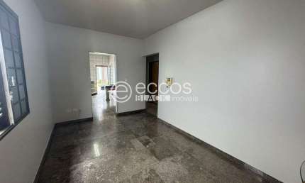 Casa à venda, 3 quartos, 1 suíte, 5 vagas, Cidade Jardim - Uberlândia/MG