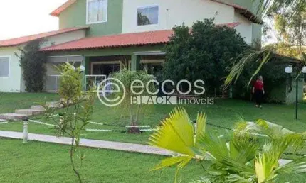 Chácara à venda, 4 quartos, 4 suítes, Área Rural de Uberlândia - Uberlândia/MG