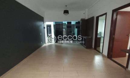 Sala comercial para alugar na Avenida Tiradentes, --, Centro, Araguari