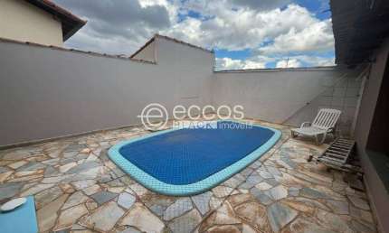 Casa à venda, 3 quartos, 1 suíte, 2 vagas, Jardim Patrícia - Uberlândia/MG