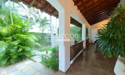 Casa à venda, 4 quartos, 3 suítes, 6 vagas, Tabajaras - Uberlândia/MG