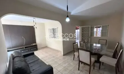 Casa para aluguel, 3 quartos, 1 suíte, 2 vagas, Granada - Uberlândia/MG