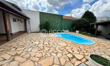 Casa à venda, 4 quartos, 1 suíte, 4 vagas, Mercês - UBERABA/MG