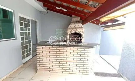Casa à venda, 2 quartos, 2 suítes, 3 vagas, Santa Rosa - Uberlândia/MG