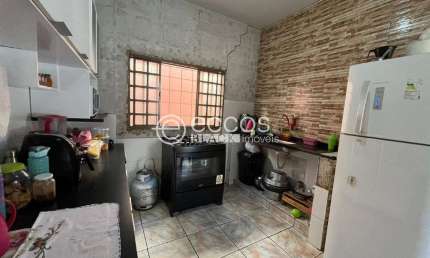 Casa à venda, 4 quartos, 1 suíte, 2 vagas, São Jorge - Uberlândia/MG
