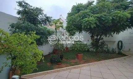 Casa à venda, 3 quartos, 1 suíte, Santa Mônica - Uberlândia/MG