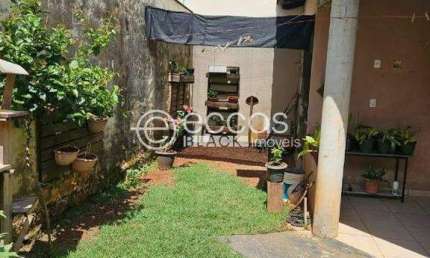 Casa à venda, 3 quartos, 1 suíte, Jardim Regina - ARAGUARI/MG
