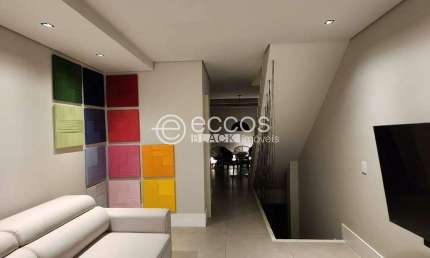 Casa em condomínio para aluguel, 2 quartos, 2 suítes, 2 vagas, Vigilato Pereira - Uberlândia/MG