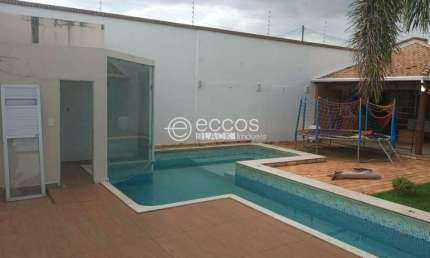 Casa à venda, 3 quartos, 1 suíte, 6 vagas, CENTRO - ARAGUARI/MG