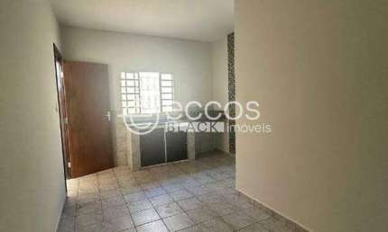 Casa à venda, 2 quartos, 2 vagas, Pacaembu - Uberlândia/MG