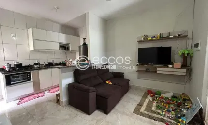 Casa à venda, 2 quartos, 2 vagas, São Jorge - Uberlândia/MG
