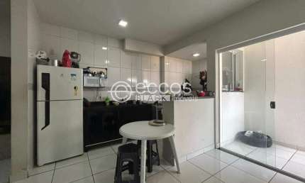 Apartamento à venda, 2 quartos, 1 suíte, 1 vaga, Jardim Patrícia - Uberlândia/MG