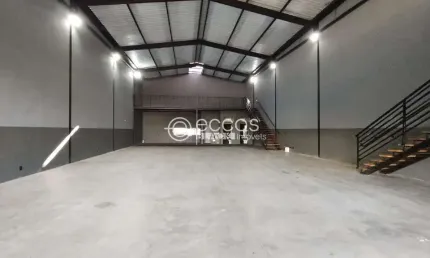 Barracão / Galpão / Depósito para alugar na Avenida Victor Alves Pereira, --, Novo Mundo, Uberlândia